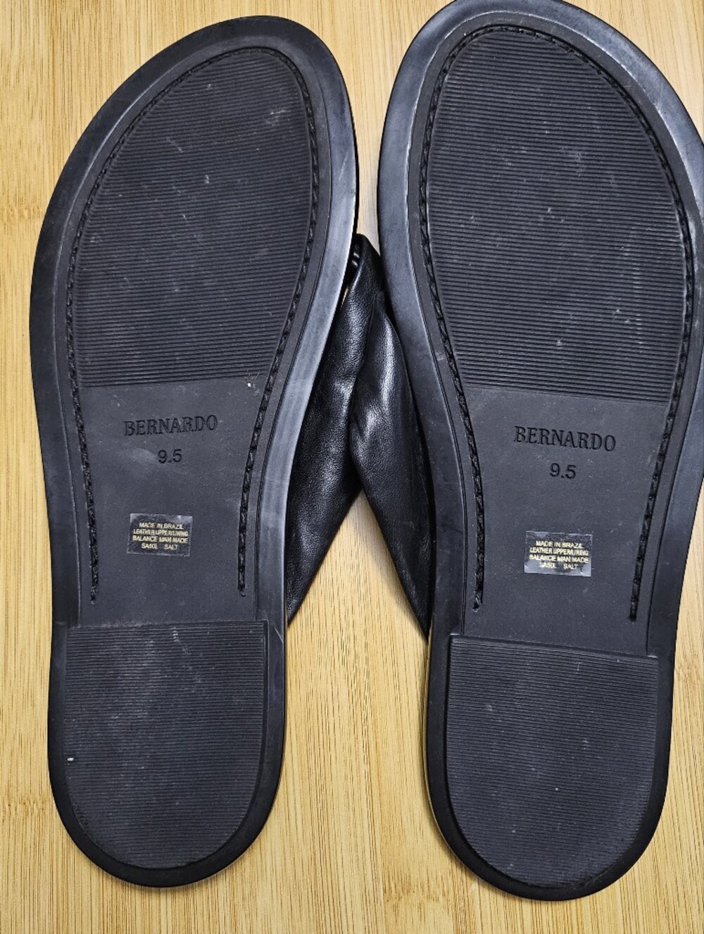 Bernardo Black Leather Knot-Detail Women's Flip Flops - Picture 8 of 8